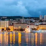 Lux Villa *