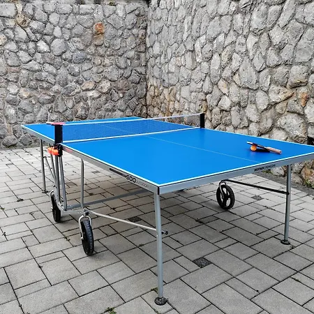 فيلة Lux غييكا